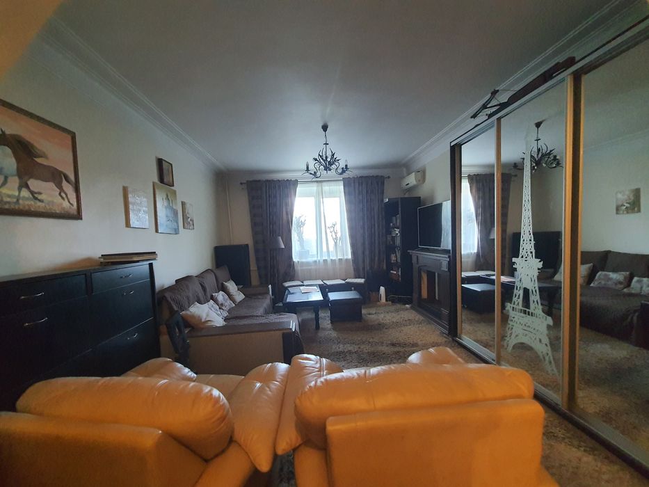 Продам 3к кв  80м2 вул Соц.містечко гарна локація 100м Київський Шлях