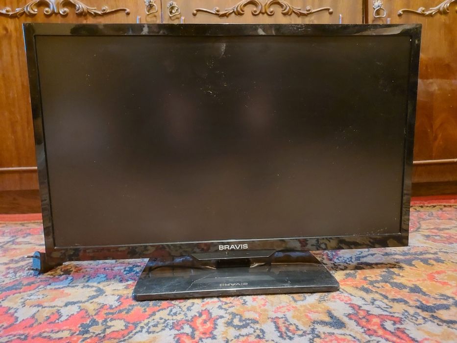 Телевізор Bravis Led  22 дюйма+ кріплення на стіну