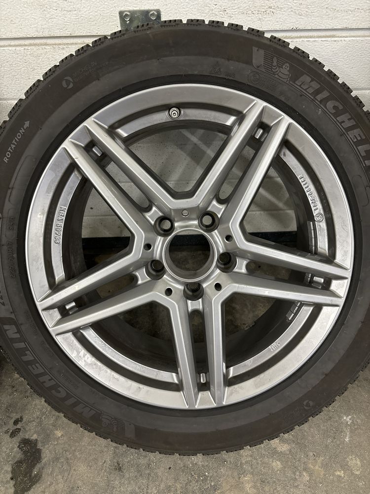 Koła mercedes CLA 17” 225 50 michelin.