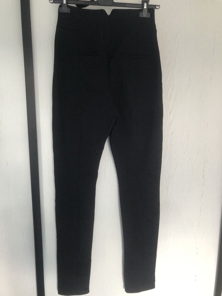 Czarne wysokie spodnie damskie h&m