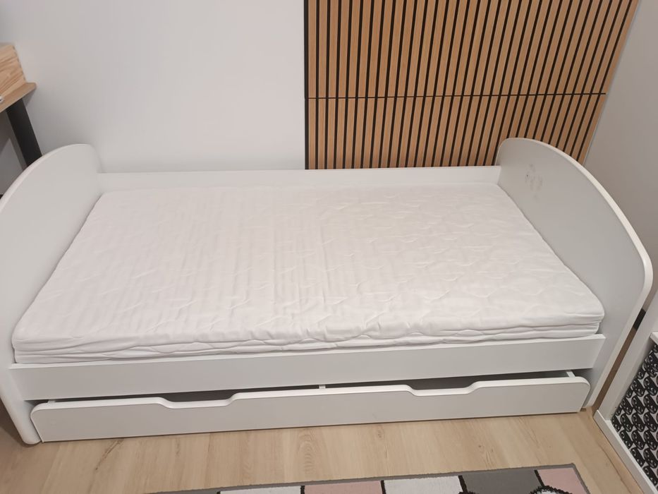 Łóżko dziecięce 160x90 z materacem. Białe