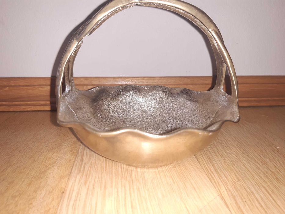 Stary koszyczek, owocarka wykonany ze starego mosiądzu