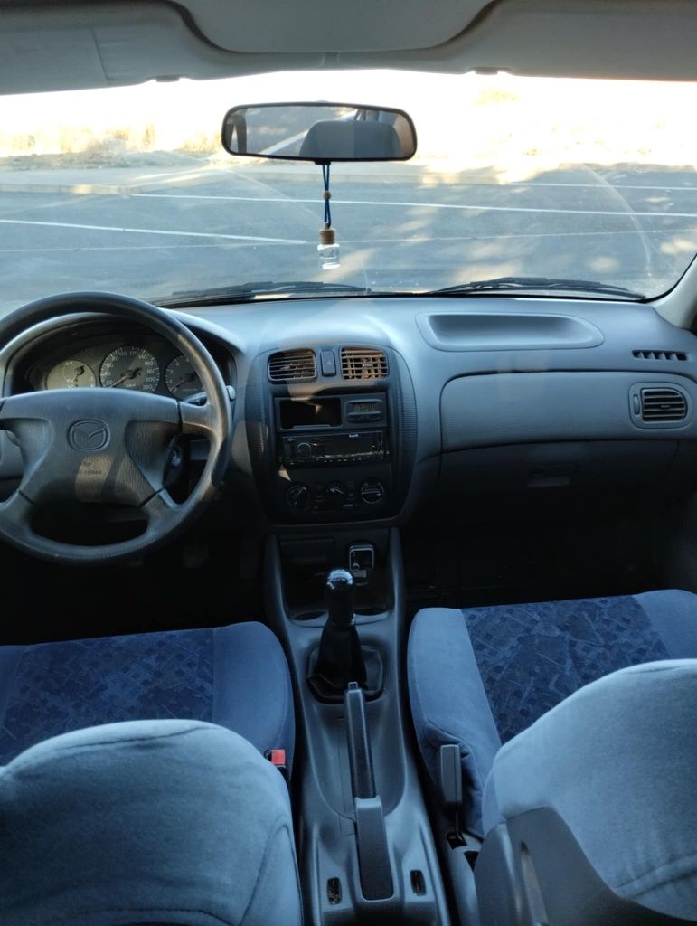 Mazda 323 ano 2000