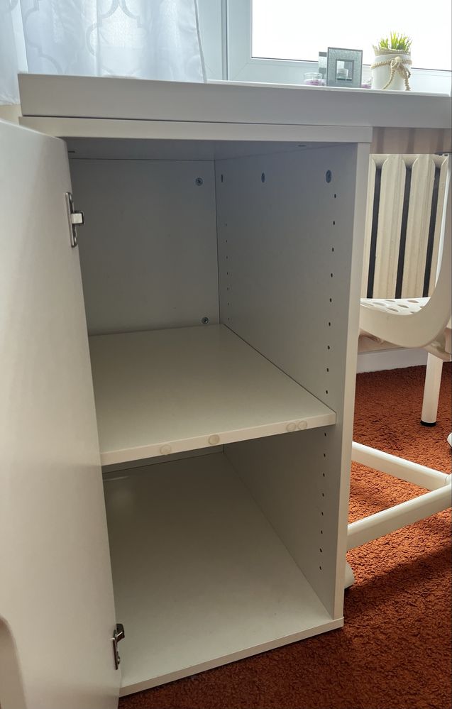 Białe biurko IKEA + krzesło obrotowe