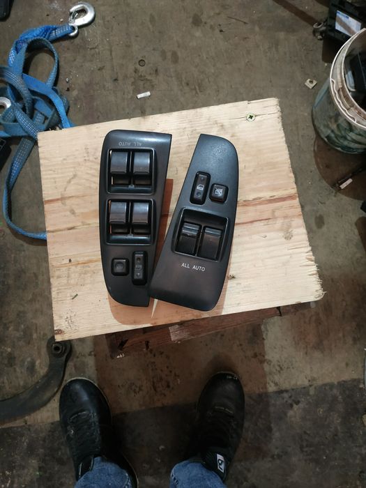 Блок управління стіклопідйомника Т 25 тойта авенсіс