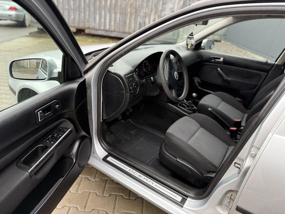 Volkswagen Golf  -2003 року