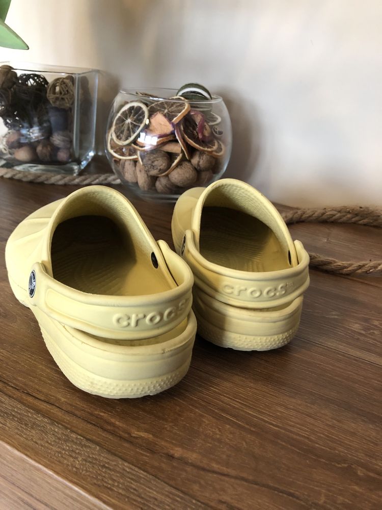 Klapki dziecięce unisex żółte Crocs M2 W4 rozmiar 33