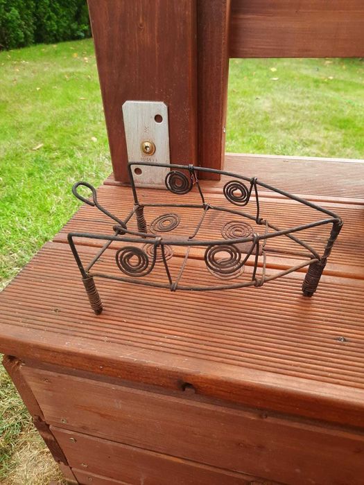 Stara, precyzyjnie ręcznie wykonana podstawka pod żelazko