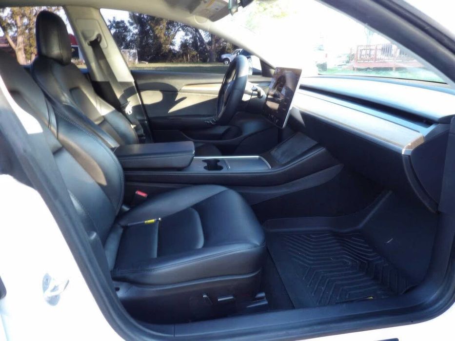 Tesla Model 3      2022