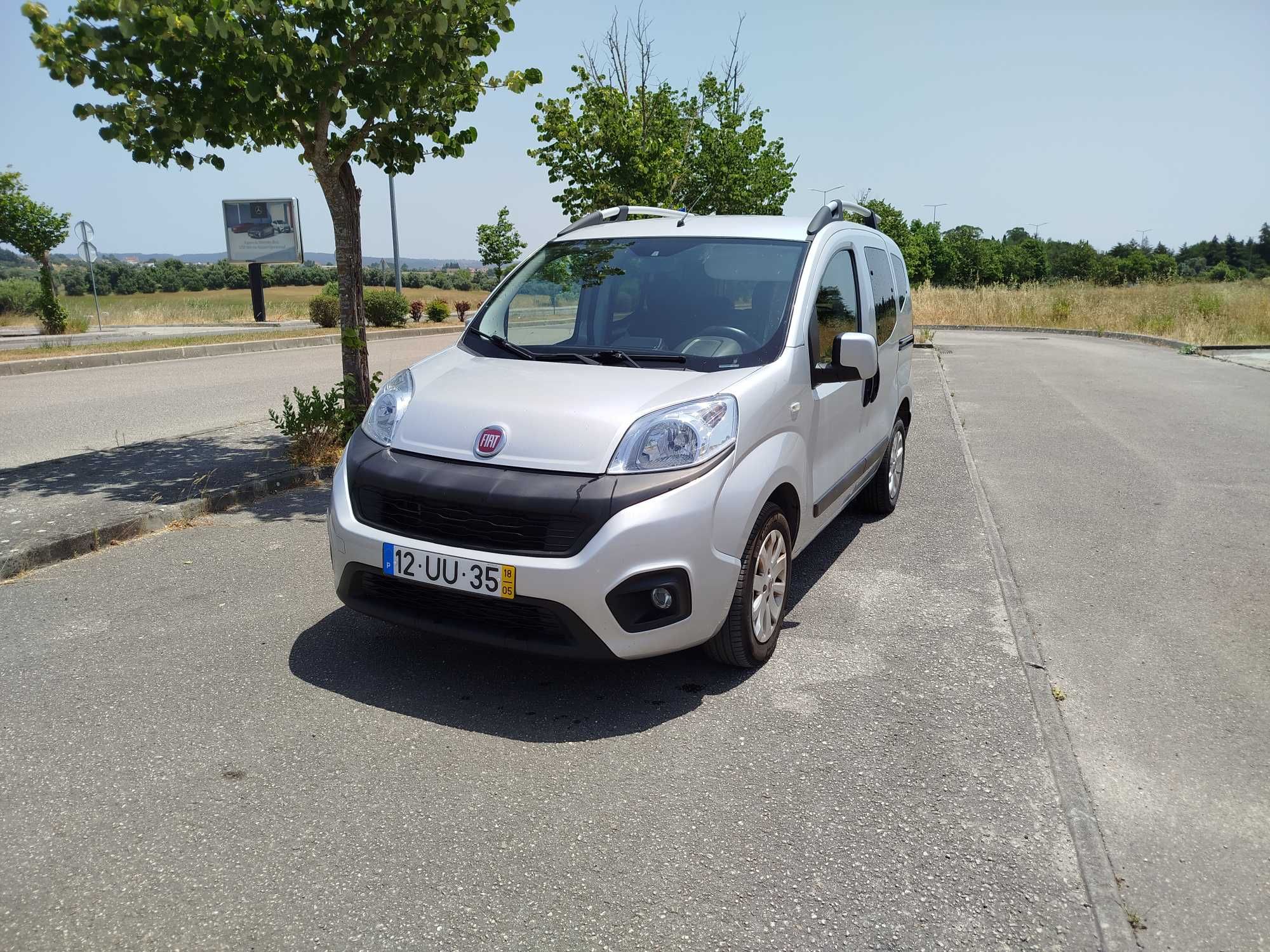 Carrinha Fiat Comercial Mercadorias com 4 Lugares