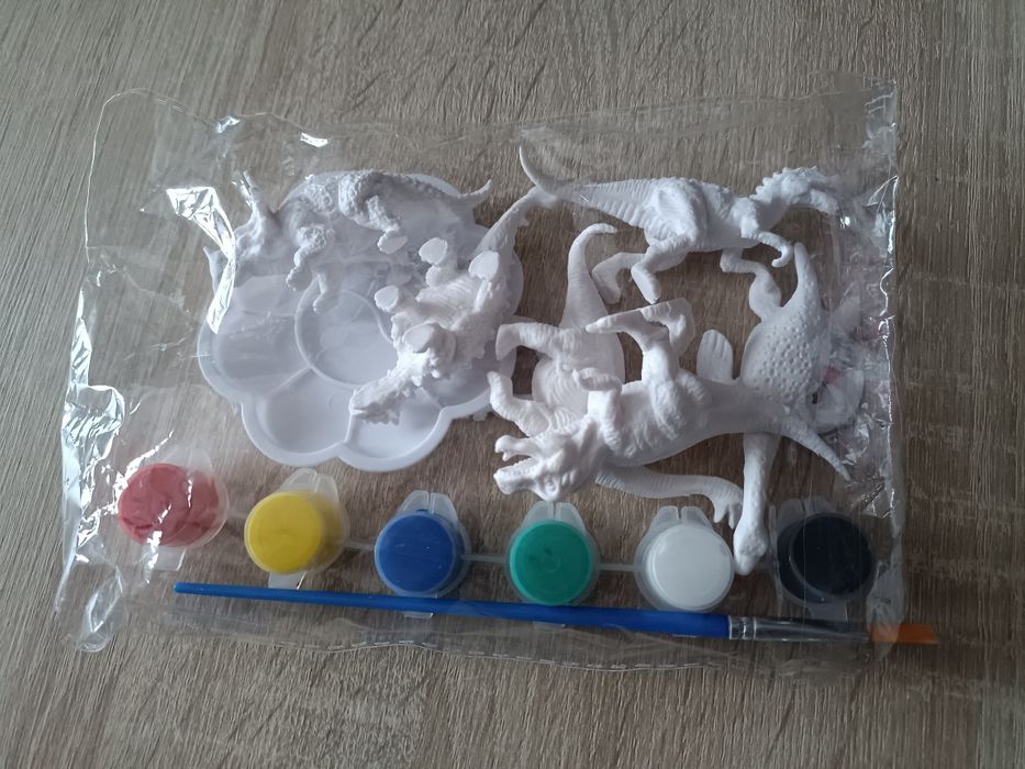 Zestaw 6 dinozaurów do pomalowania