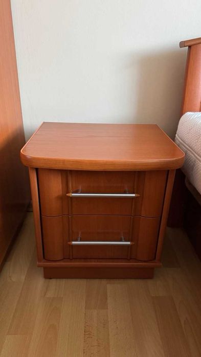 Łóżko ze stelażem plus dwa stoliki nocne