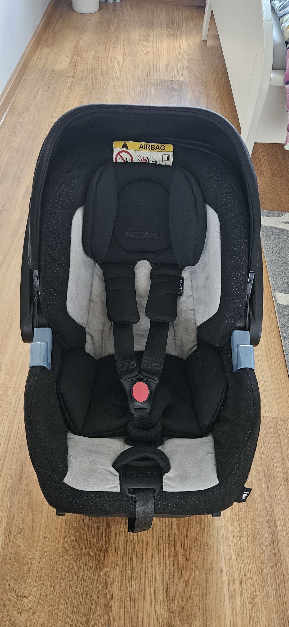 Fotelik Recaro Privia + baza Recaro FIX