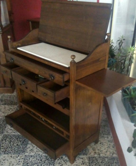 Bar garrafeira em castanho maciço