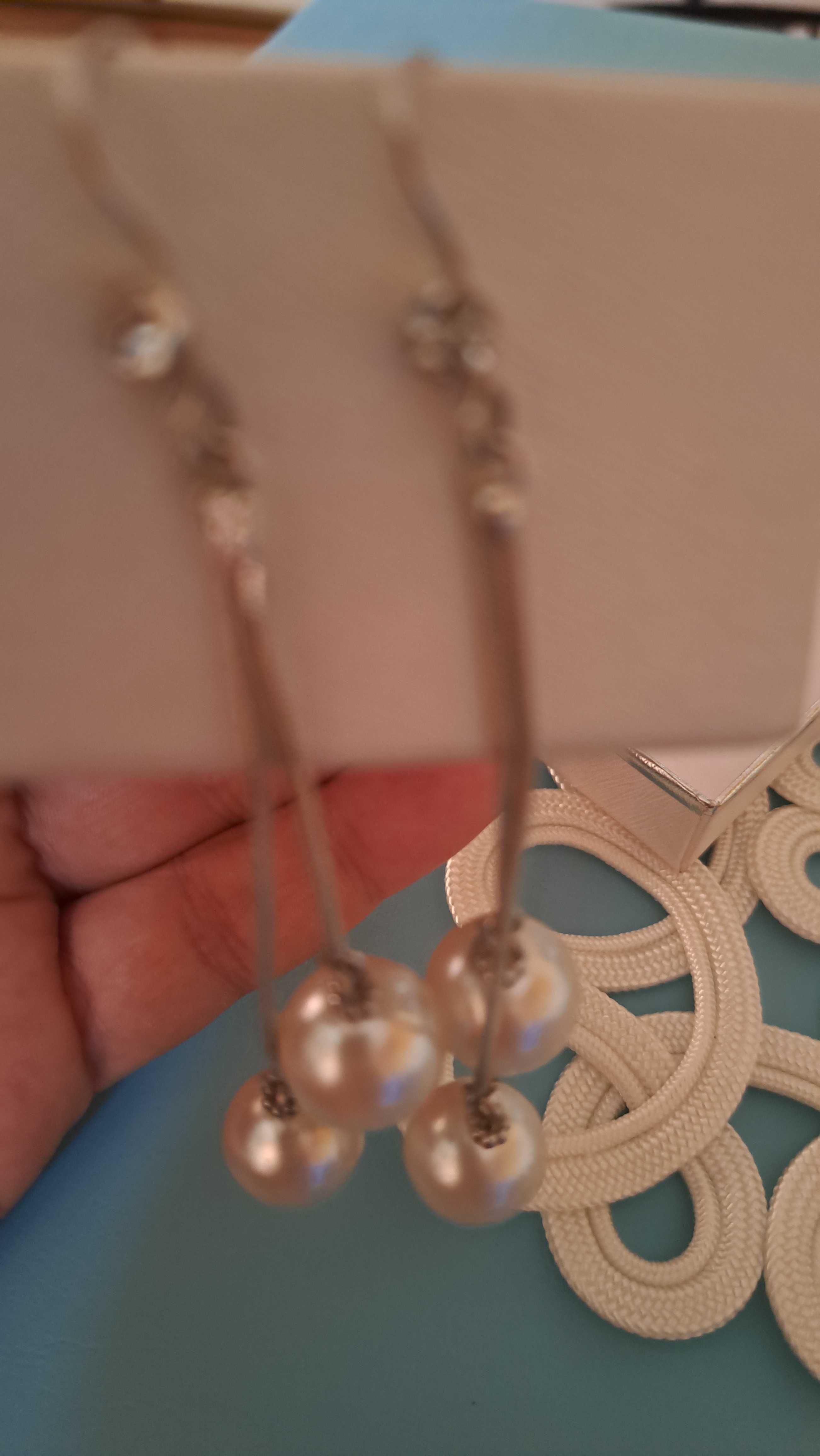 Dlugie srebrne kolczyki z dwoma perelkami
