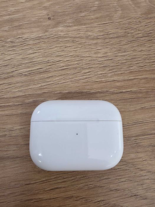 Продам AirPods Pro, правий навушник і кейс, оригінальні.