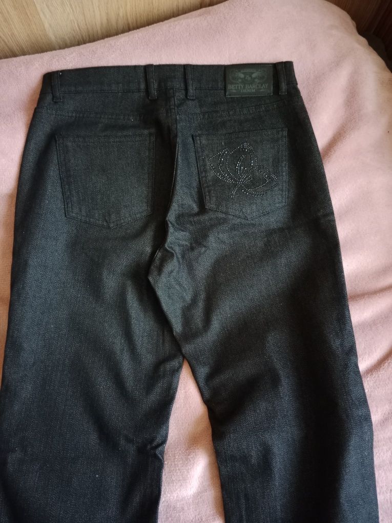 Damskie spodnie jeansowe 38