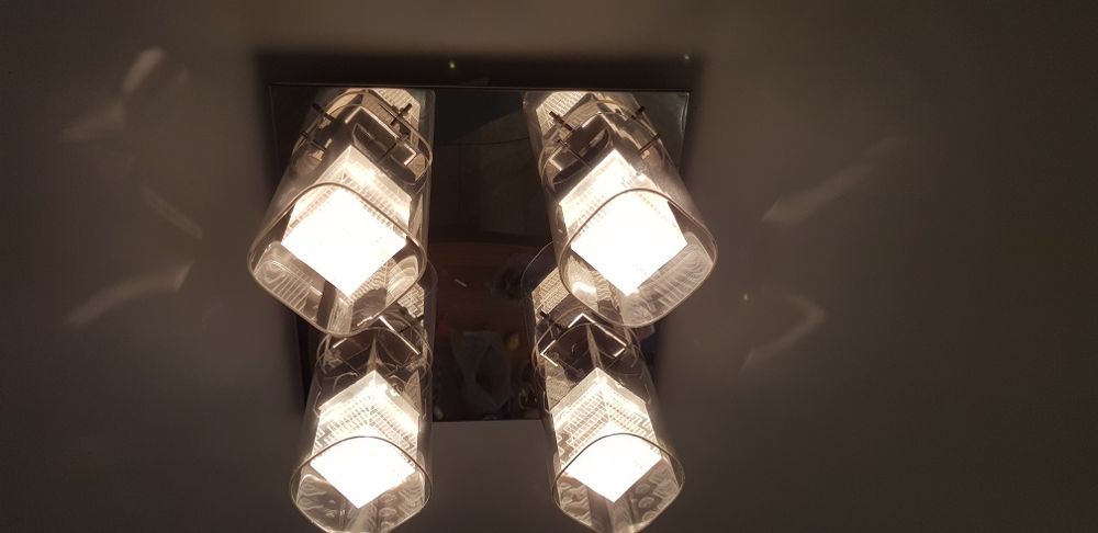 Candeeiro de quatro lampadas