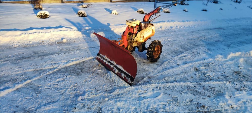 Traktorek jednoosiowy glebogryzarka    karczownica  dzik Honda  f600