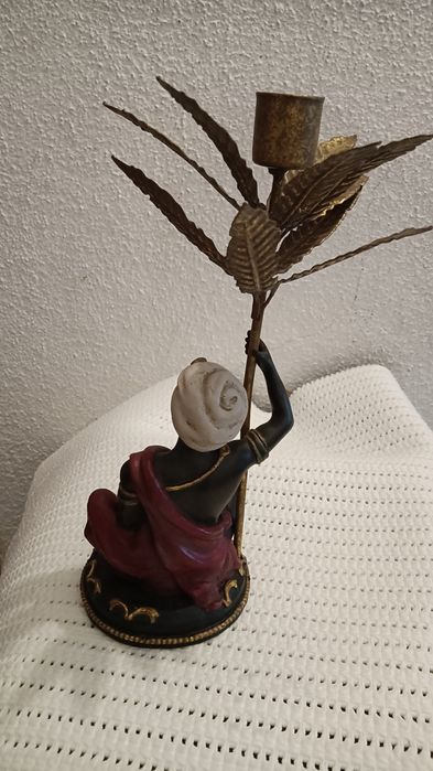 Castiçal com figura