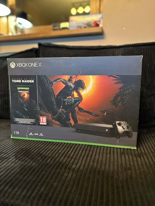Konsola Xbox One X +pad+gry