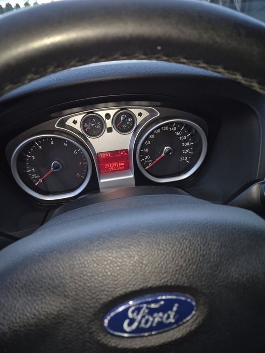 Продам ford focus 2010р 1.6 бензин