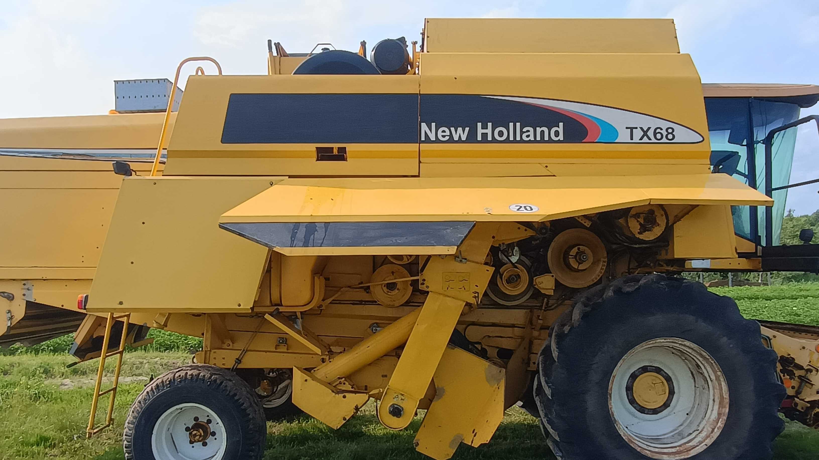 комбайн NEW HOLLAND TX68
