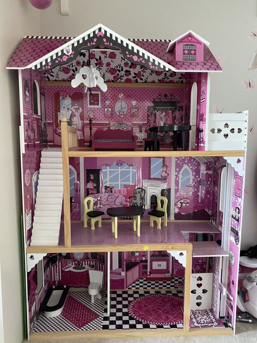 Domek dla lalek Kidkraft Amelia, led, winda, 3 poziomy, meble