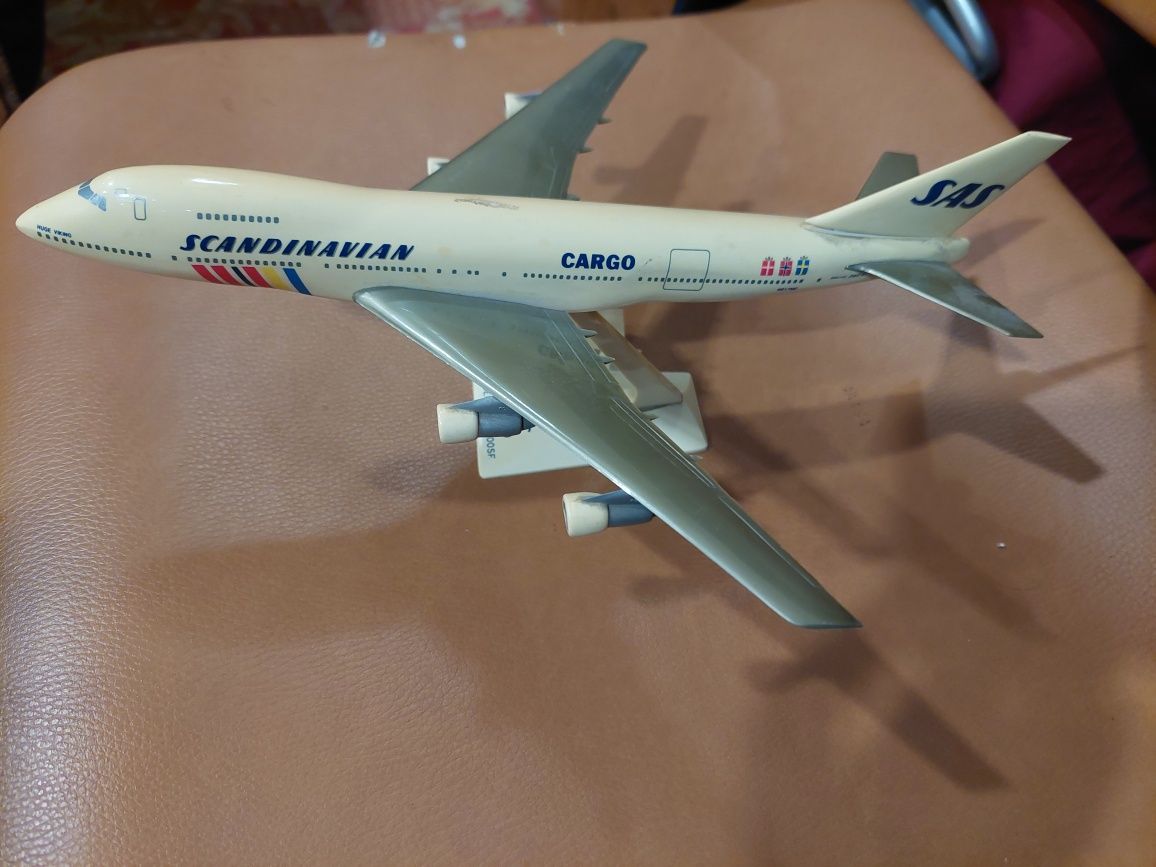 Modelo avião 747 200 sf boeing cargo sas