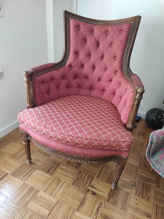 Cadeira clássica estofada