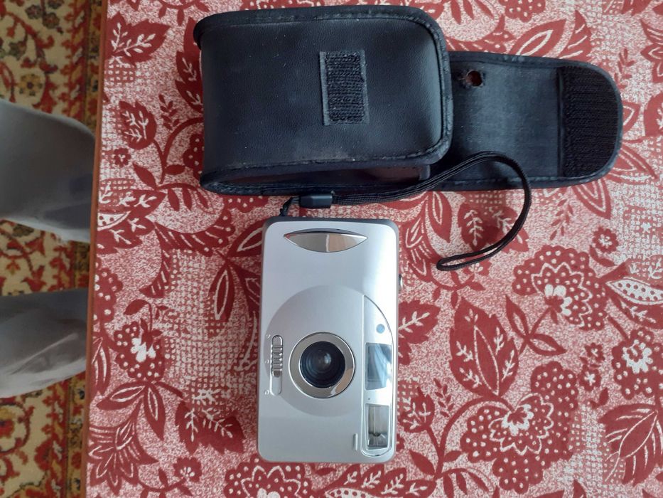 Фотоаппарат пленочний.