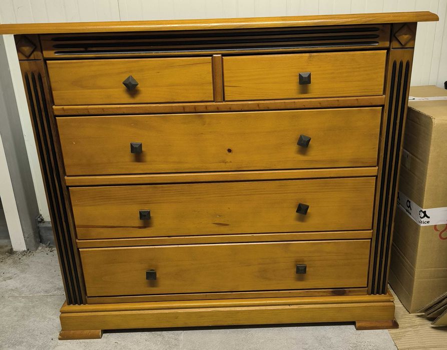 Cômoda  4 gavetas e mesa de cabeceira de pinho mel