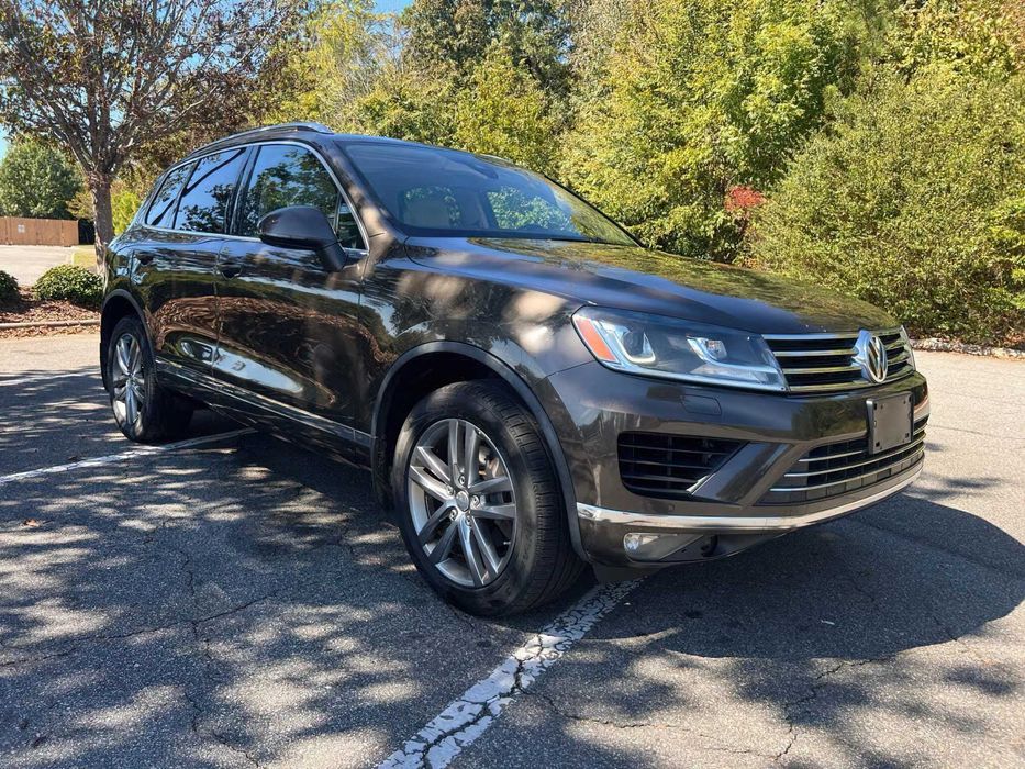 Volkswagen Touareg      2016