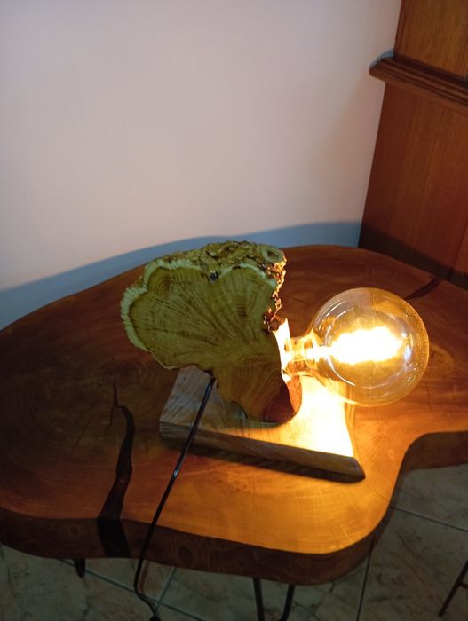 Lampka z drewna akacji z czeczotą