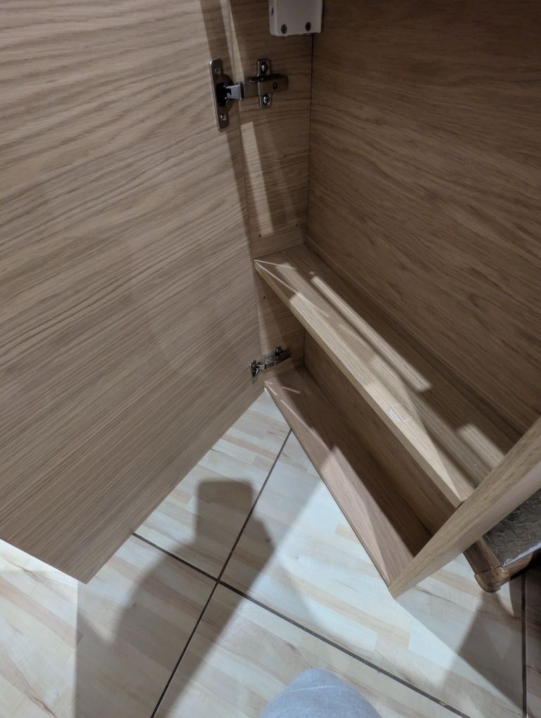 Szafka łazienkowa z lustrem i lampą LED GoodHome