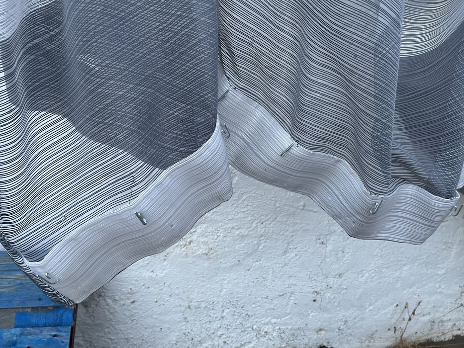 Cortinado em tons de cinzento + calha