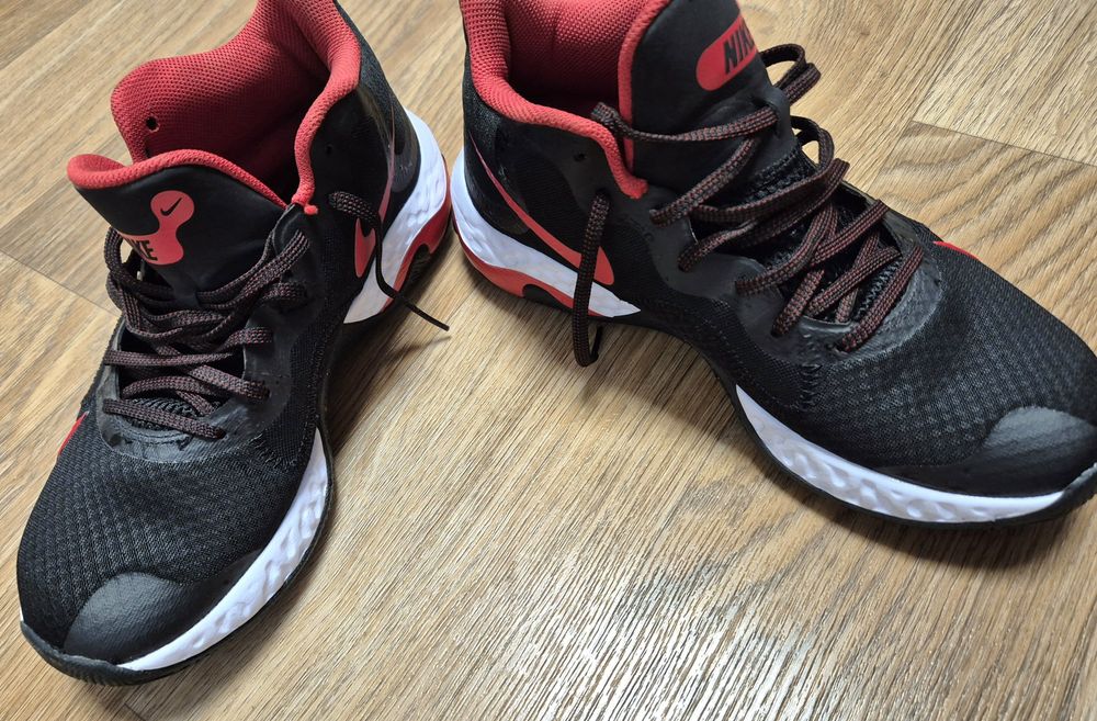 Кроси NIKE, 27,5 см по устриці,р-р 41, практично нові