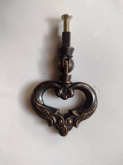 Крючки ручки мебельные дверные