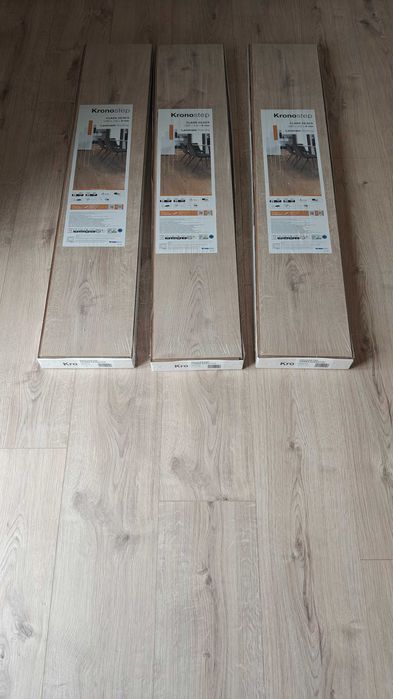 Panele podłogowe Kronostep Dąb Lakeland 128,5 cm x 24,28 cm