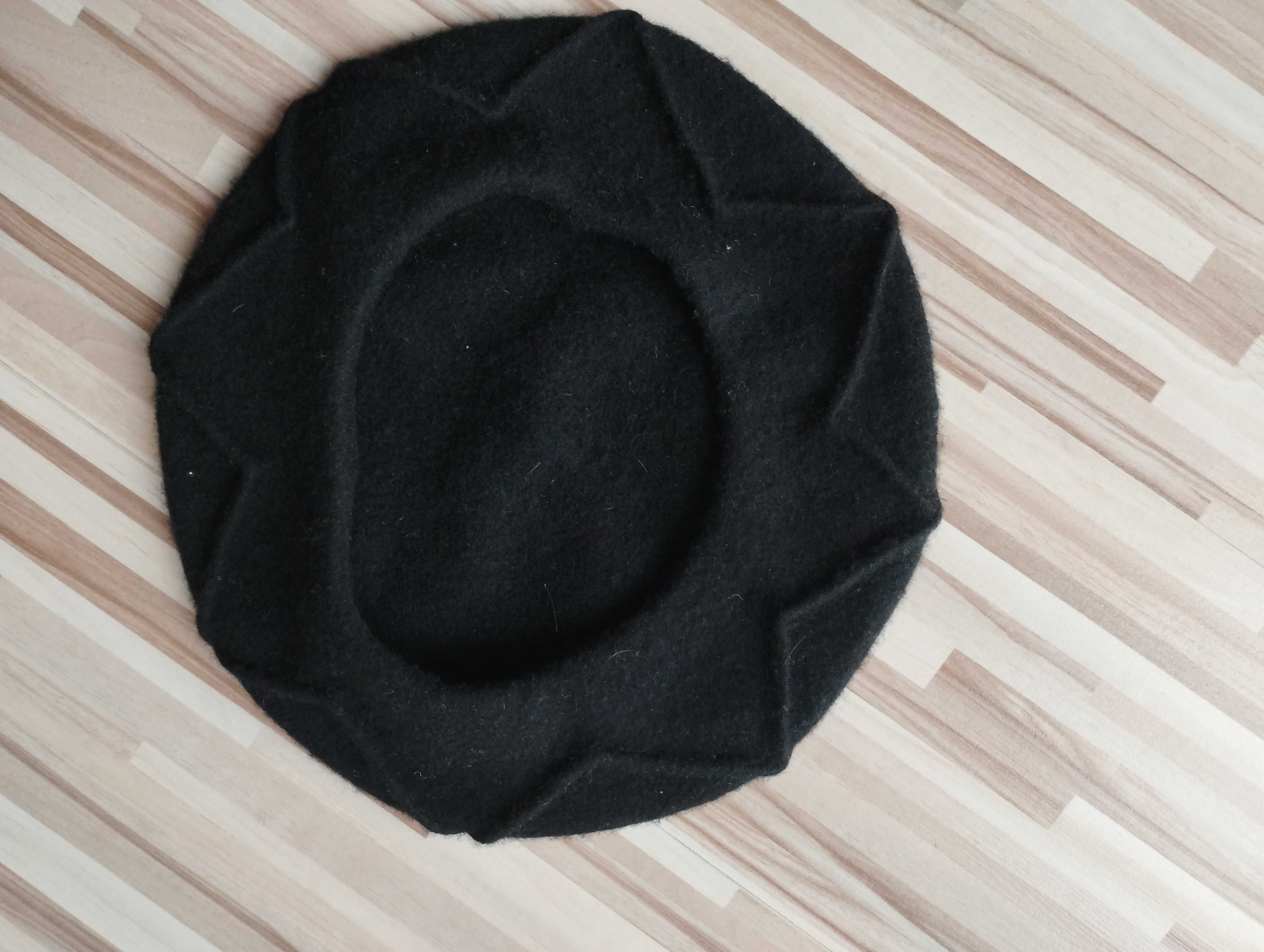 Czarny wełniany beret damski, 55 cm