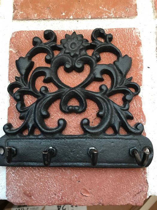 Uroczy odlewany wieszak ścienny drzwiowy