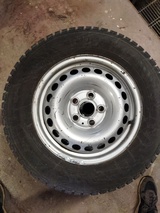 4x Koła opony zimowe Nokian 215/65R16c 2021 rok 5x120 T5 T6