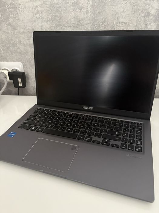 Ноутбук asus 2023 року