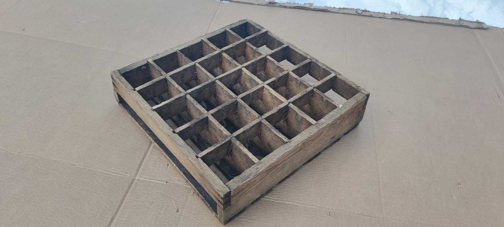 Zabytkowa przedwojenna drewniana skrzynka na butelki