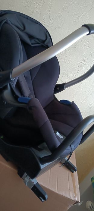 Fotelik samochodowy z bazą ISOFIX, lekki