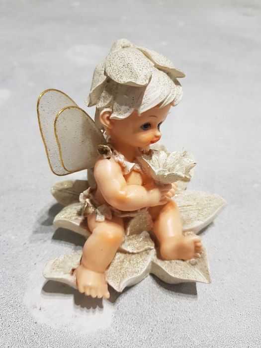 Figurka dekoracyjna aniołek