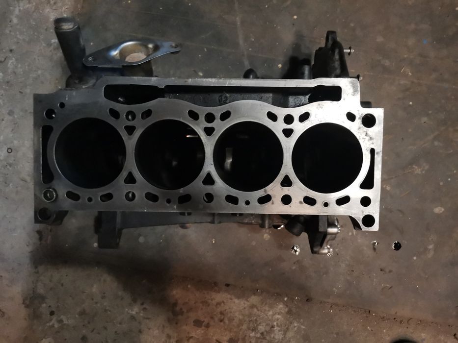 Блок цылиндров. рено-кенго 2001г 1.9тди.блок шлифовать не надо!