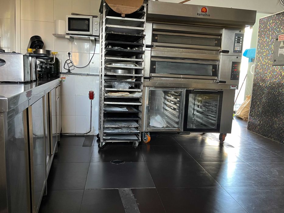 Confeitaria pronta a funcionar