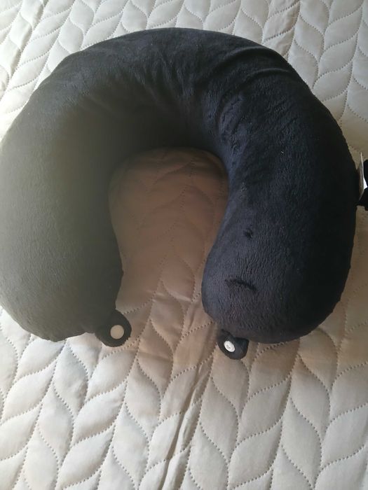 Almofada de viagem Ale-Hop com fecho zipper