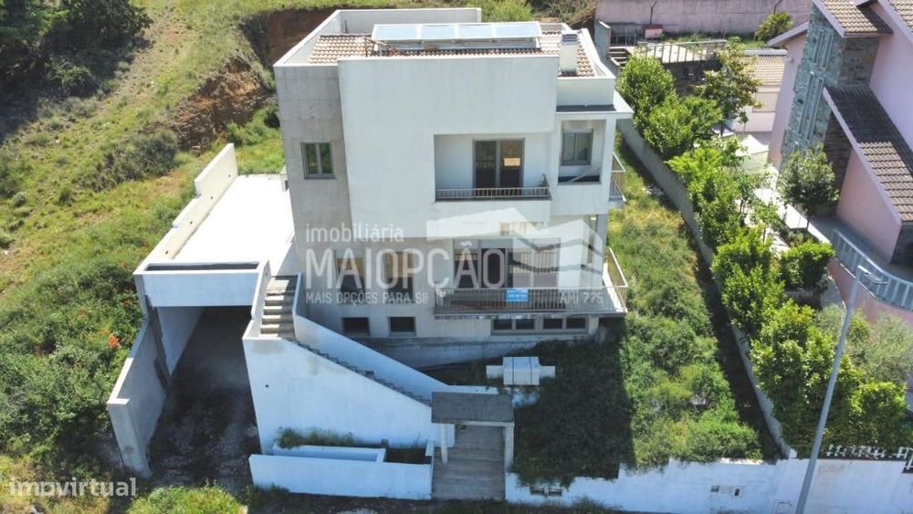 Moradia V4 (Chave Na Mão)